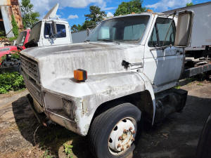 Ford F700 parts truck