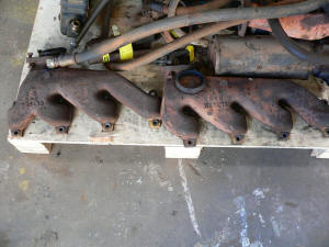 952, Ford LT8000 exhaust manifold cat 3208